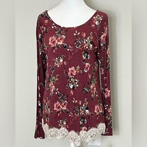 Rewind floral crisscross back, lace hem long sleeve Size large NWT